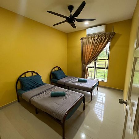 D' Totok Housestay Sepang Ngoại thất bức ảnh