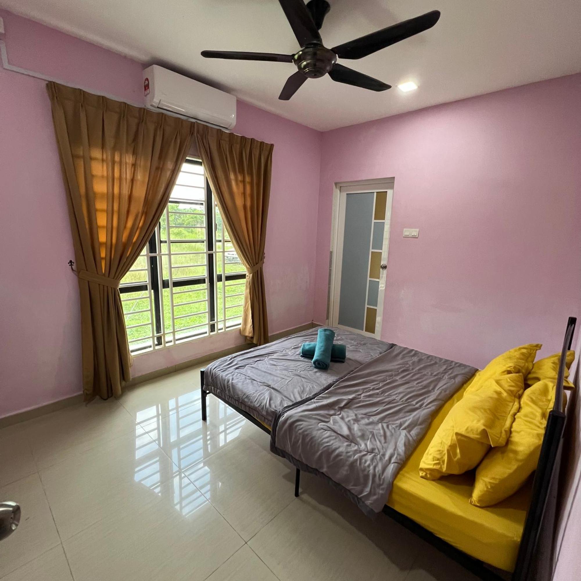 D' Totok Housestay Sepang Ngoại thất bức ảnh